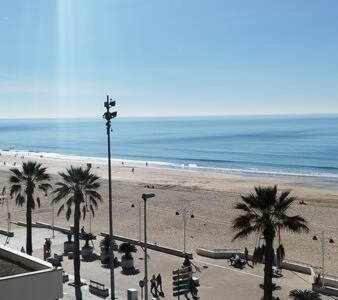 カディスEncantador Apartamento Frente A La Playa Victoriaアパートメント エクステリア 写真