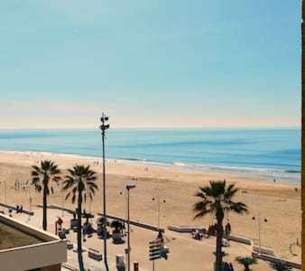 カディスEncantador Apartamento Frente A La Playa Victoriaアパートメント エクステリア 写真